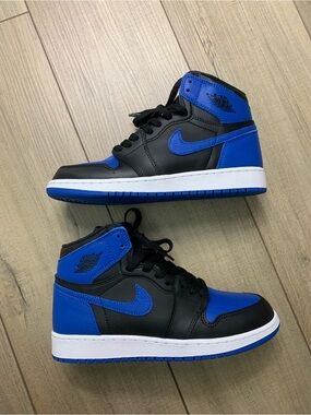 Nike Air Jordan 1 Retro High Black/Blue Sneakers